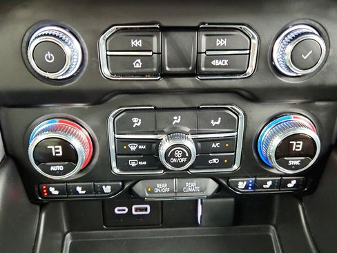 Used 2024 GMC Yukon XL SLT RWD image 40