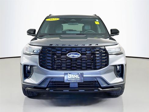 Used 2025 Ford Explorer ST-Line AWD/4WD image 3