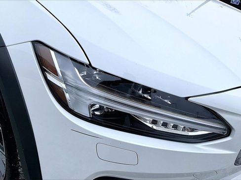 Used 2021 Volvo V90 T6 Cross Country image 31