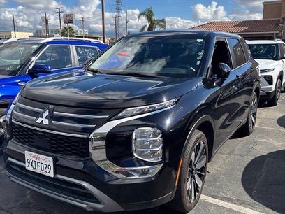 Used 2025 Mitsubishi Outlander SE