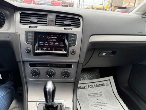 Used 2015 Volkswagen Golf S image 37