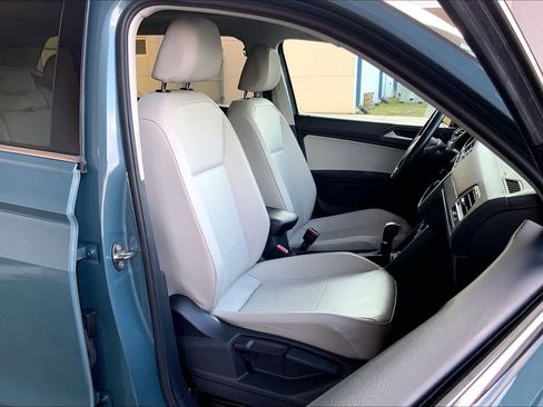 Used 2019 Volkswagen Tiguan SE w/ Panoramic Sunroof Package image 8