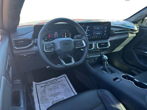Used 2025 Ford Mustang Premium image 10