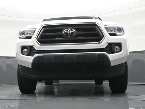 Used 2022 Toyota Tacoma SR5 RWD image 30