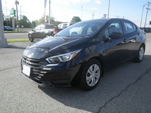 Used 2024 Nissan Versa S w/ Trunk Package FWD image 3