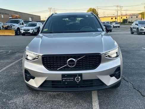 Used 2023 Volvo XC40 B5 Ultimate w/ Climate Package AWD/4WD image 2
