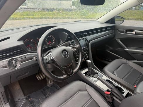 Used 2020 Volkswagen Passat 2.0T R-Line FWD image 10