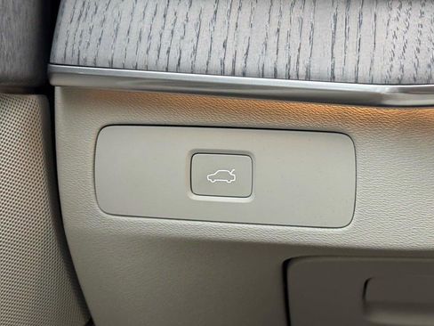 New 2025 Volvo XC90 B6 Plus w/ Protection Package Premier image 15