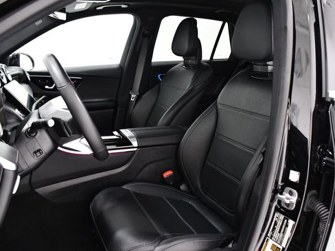 Used 2025 Mercedes-Benz GLC 300 4MATIC image 18