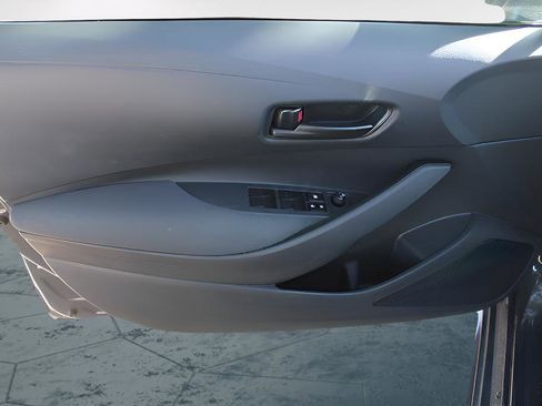 Used 2025 Toyota Corolla LE image 32