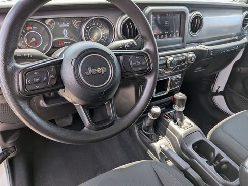 Used 2023 Jeep Wrangler Unlimited Sport AWD/4WD image 2