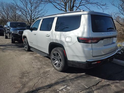 Used 2024 Jeep Wagoneer Series II image 2