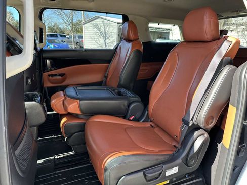 Used 2022 Kia Carnival SX image 17