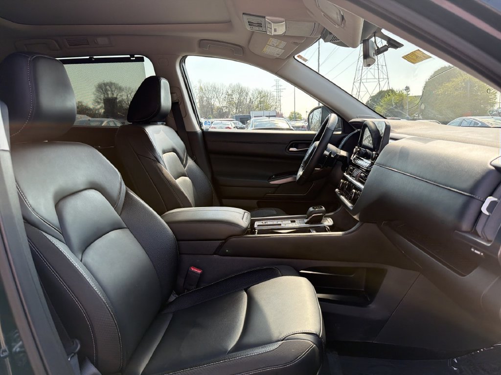 Certified 2025 Nissan Pathfinder SL w/ SL Premium Package FWD image 23