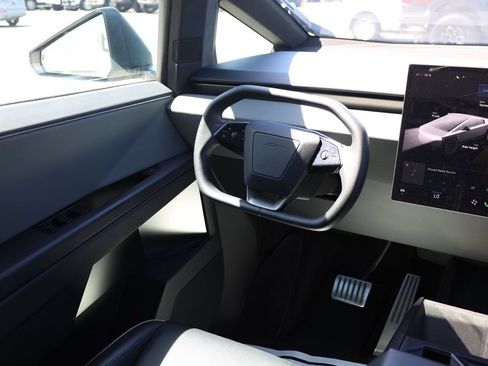 Used 2025 Tesla Cybertruck AWD Crew Cab image 19