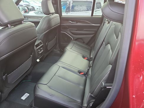 New 2026 Jeep Grand Cherokee Limited AWD/4WD image 9