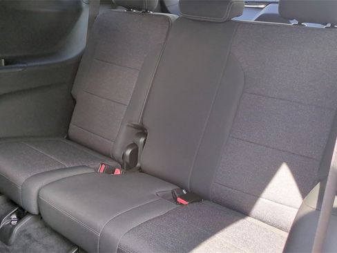 Used 2025 Chevrolet Traverse LT image 13