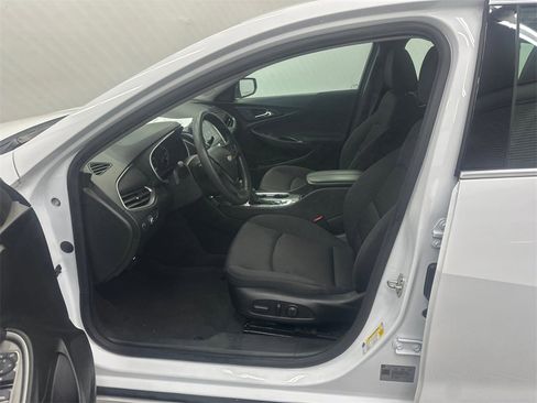 Used 2023 Chevrolet Malibu LT image 9