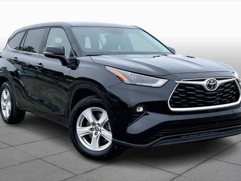 Certified 2024 Toyota Highlander LE image 3