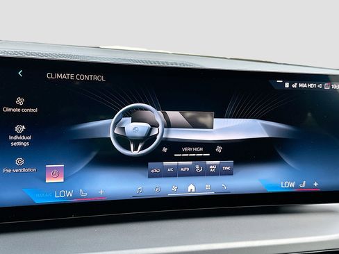 New 2025 BMW 230i Coupe w/ Convenience Package image 15