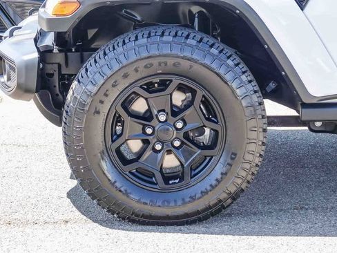 Certified 2022 Jeep Gladiator Sport image 10