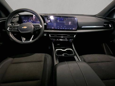 Used 2025 Chevrolet Traverse LT FWD image 16