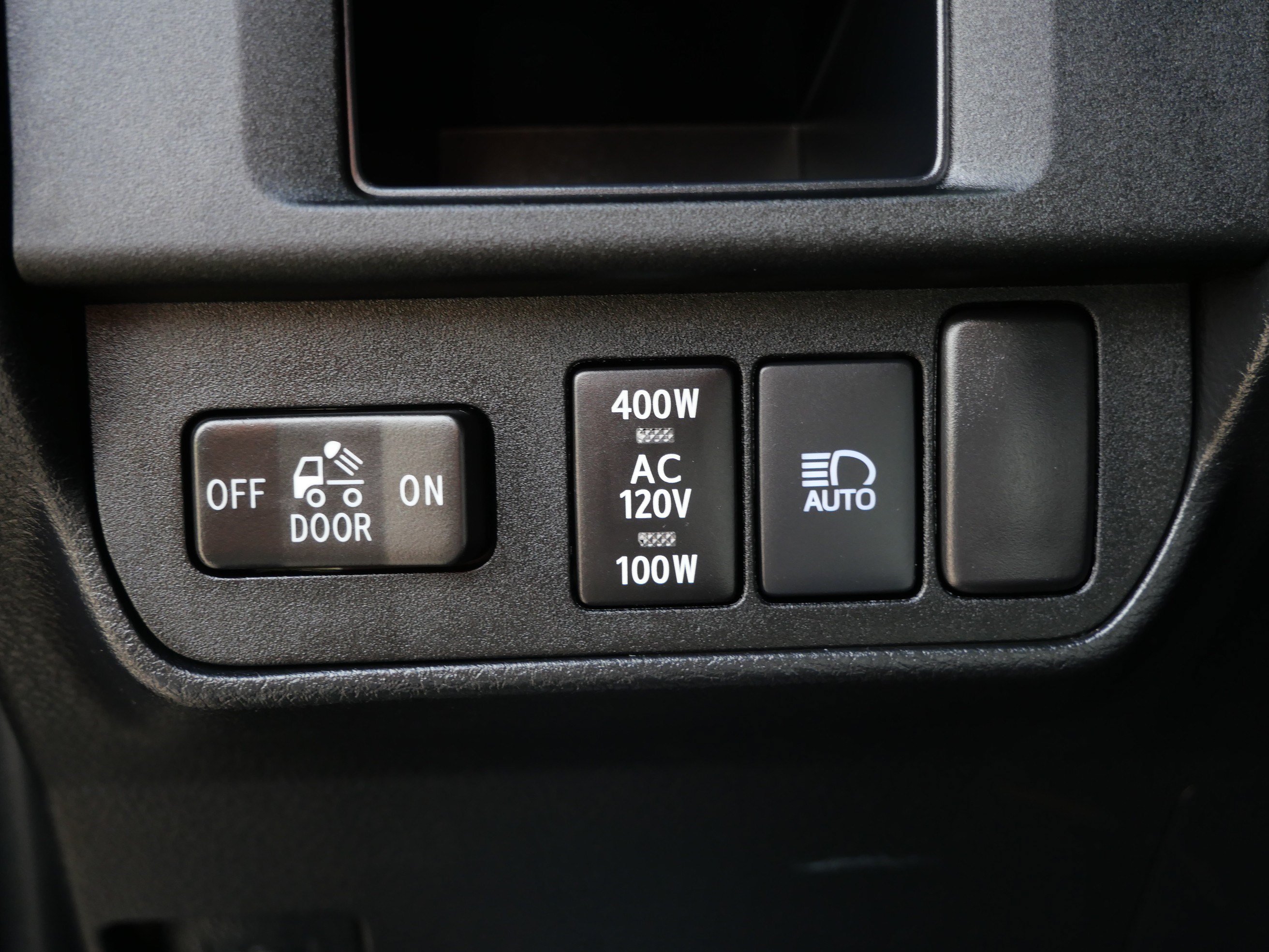 Used 2018 Toyota Tacoma TRD Sport AWD/4WD image 26