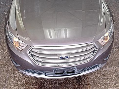 Used 2014 Ford Taurus SE FWD image 8