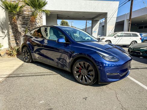 Used 2023 Tesla Model Y Performance image 1
