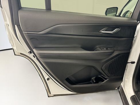 Used 2023 Jeep Grand Cherokee L Laredo image 26