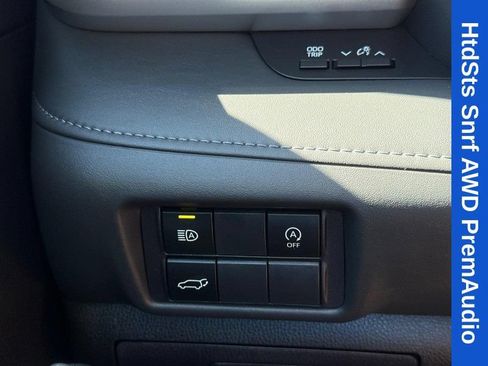 Used 2023 Toyota Highlander XLE AWD/4WD image 28
