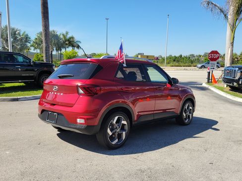 Used 2023 Hyundai Venue Limited w/ Cargo Package FWD image 5