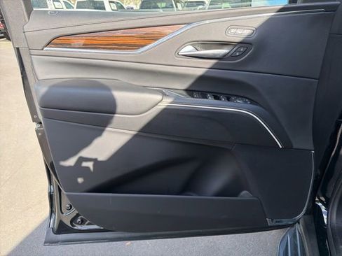 Used 2023 Cadillac Escalade ESV Premium Luxury image 18