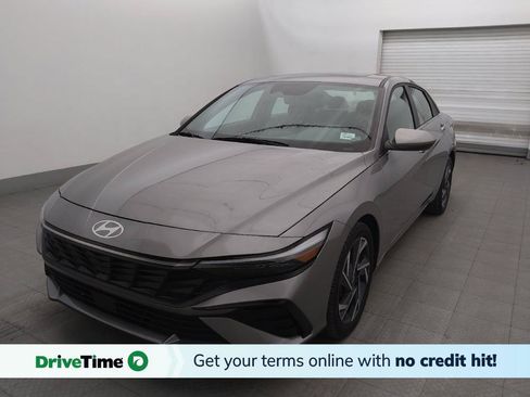 Used 2025 Hyundai Elantra SEL FWD image 1