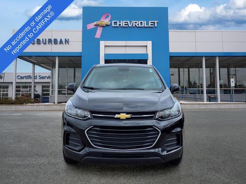 Used 2022 Chevrolet Trax LS w/ Tint and Cruise Package AWD/4WD image 2