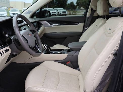 Used 2022 Cadillac XT6 Premium Luxury w/ Technology Package AWD/4WD image 13