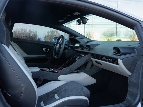 Used 2023 Lamborghini Huracan Tecnica image 40