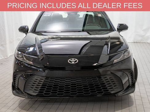 Used 2025 Toyota Camry SE FWD image 2