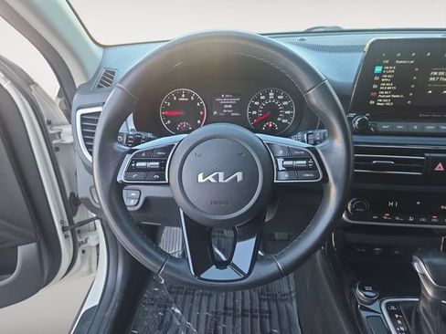 Used 2023 Kia Seltos S w/ Navigation Package FWD image 12