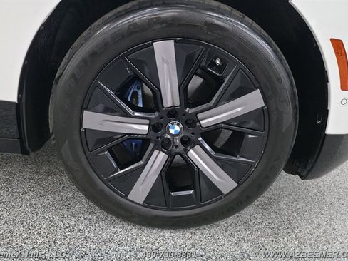 Used 2023 BMW iX xDrive50 w/ Sport Package AWD/4WD image 15