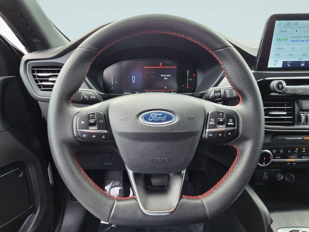 Used 2025 Ford Escape ST-Line AWD/4WD image 17