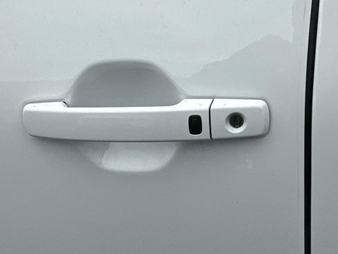 New 2026 Nissan Frontier PRO-4X w/ Pro-4x Convenience Package image 16