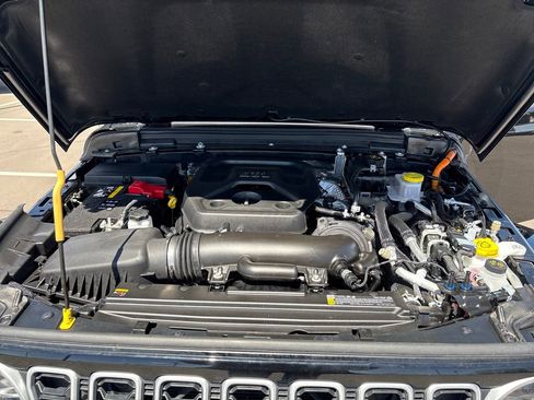Used 2025 Jeep Wrangler Unlimited Sahara AWD/4WD image 23