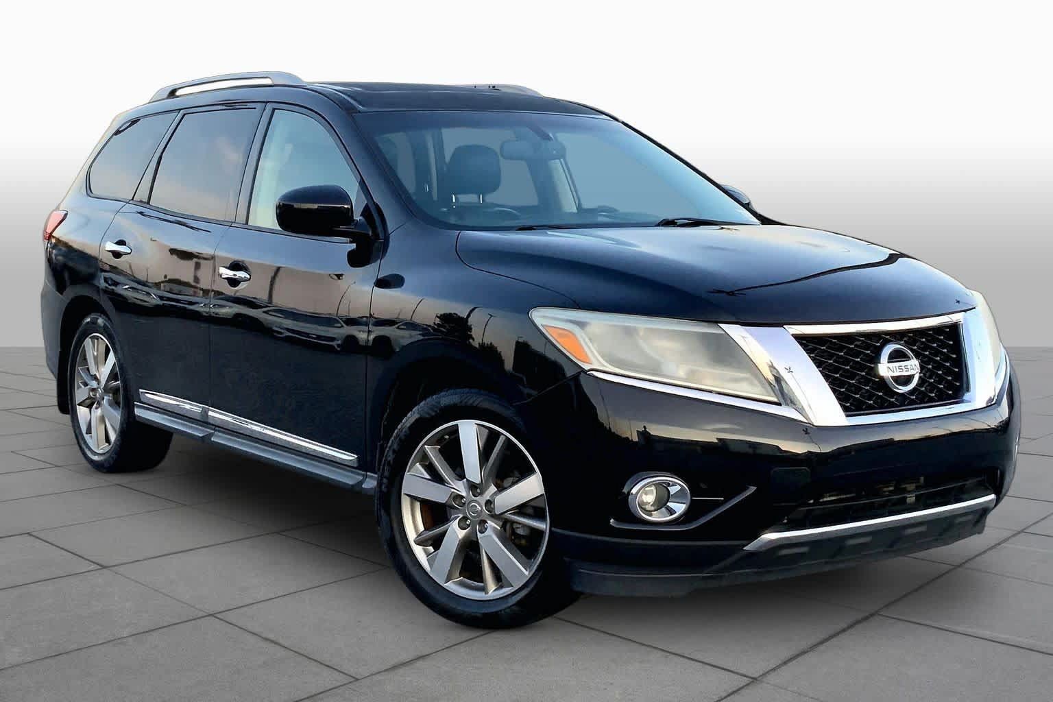 Used 2015 Nissan Pathfinder Platinum w/ Cargo Package FWD image 3