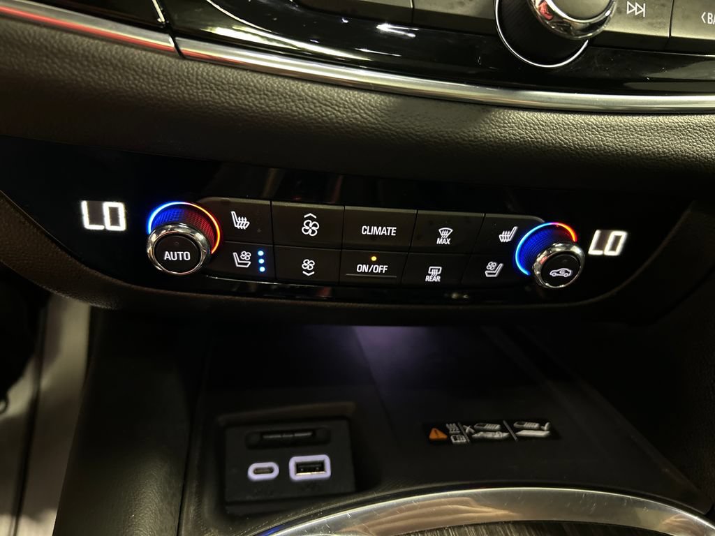 Used 2024 Buick Enclave Avenir w/ Avenir Technology Package AWD/4WD image 19