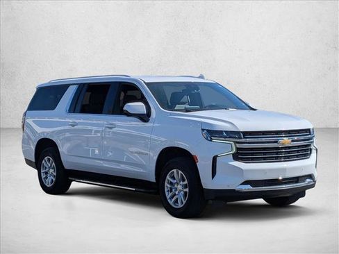 Used 2024 Chevrolet Suburban LT image 3