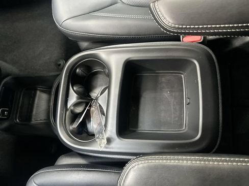 Used 2025 Chrysler Pacifica Select FWD image 22