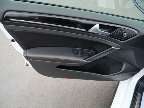 Used 2017 Volkswagen GTI SE FWD image 16