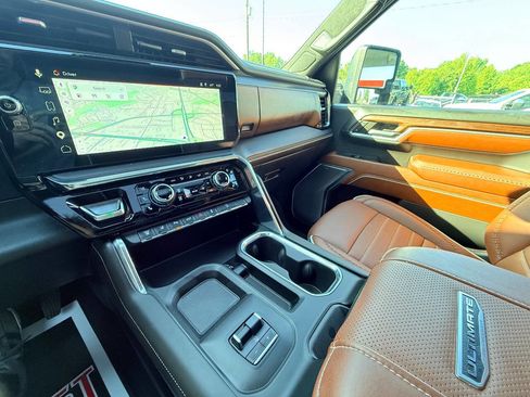 Used 2024 GMC Sierra 3500 Denali Ultimate image 35