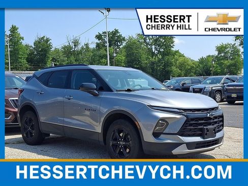 Used 2023 Chevrolet Blazer LT w/ Midnight/Sport Edition FWD image 1